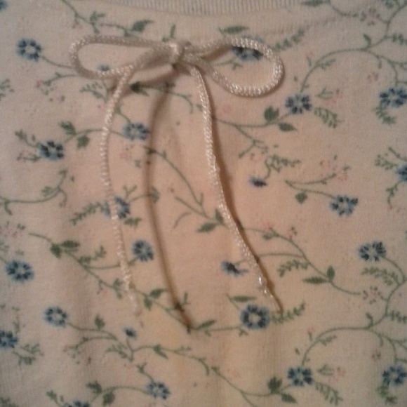 PROUDLY PLUS WOMAN'S BLUE FLORAL SHORT SLEEVE TOP - Picture 2 of 6